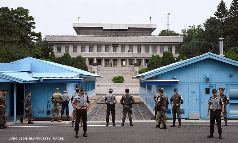 North and South Korean military officers together at the DMZ. Jung Jeon-Je/AFP.